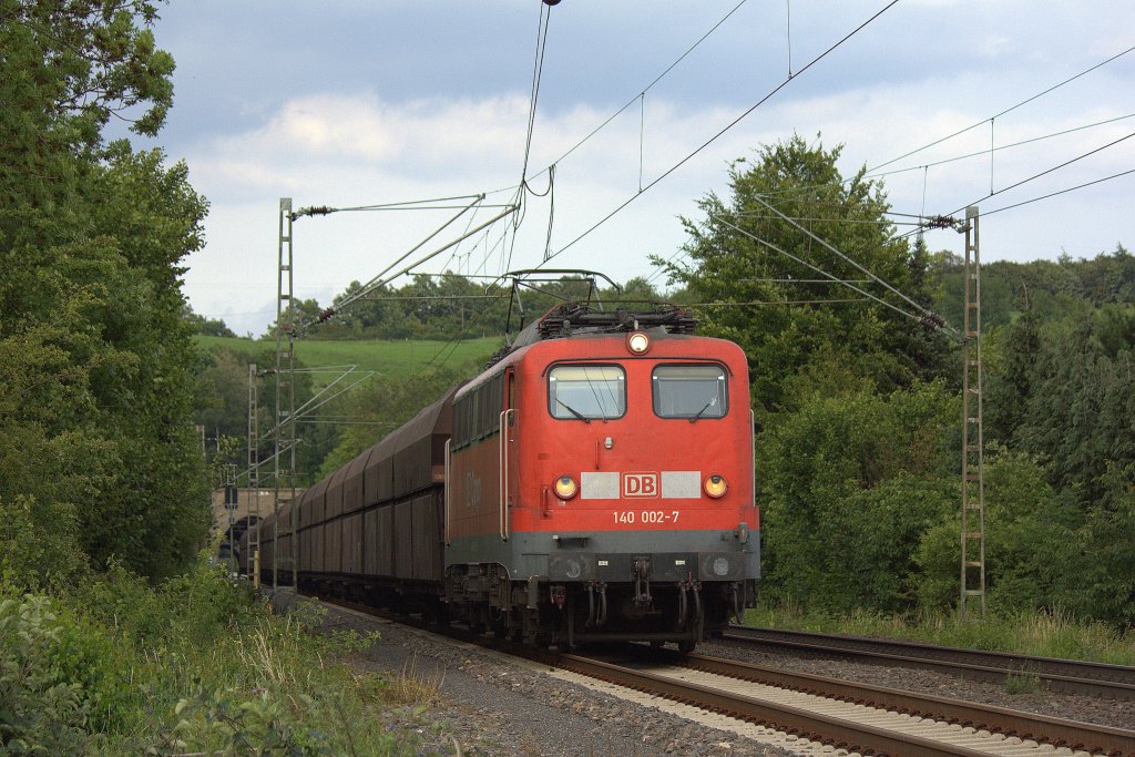 Die 140 002-7 fuhr am 21.06.2011 durch Eilendorf.