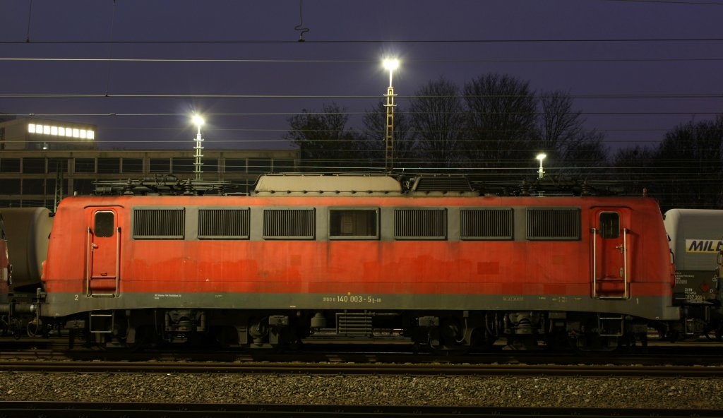 Die 140 003-5 steht am 06.11.2010 in Aachen West.