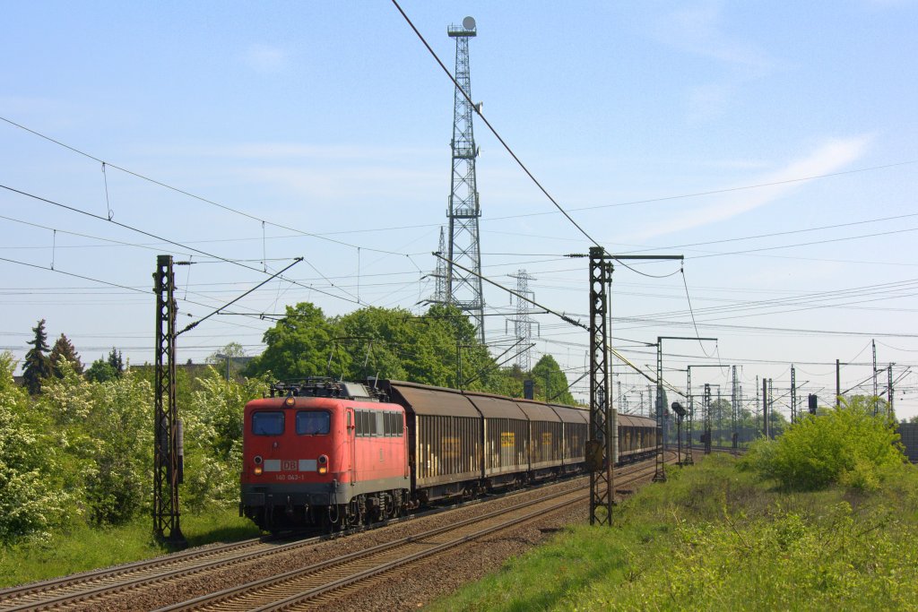 Die 140 043-1 fuhr am 07.05.2011 durch Ahlten.