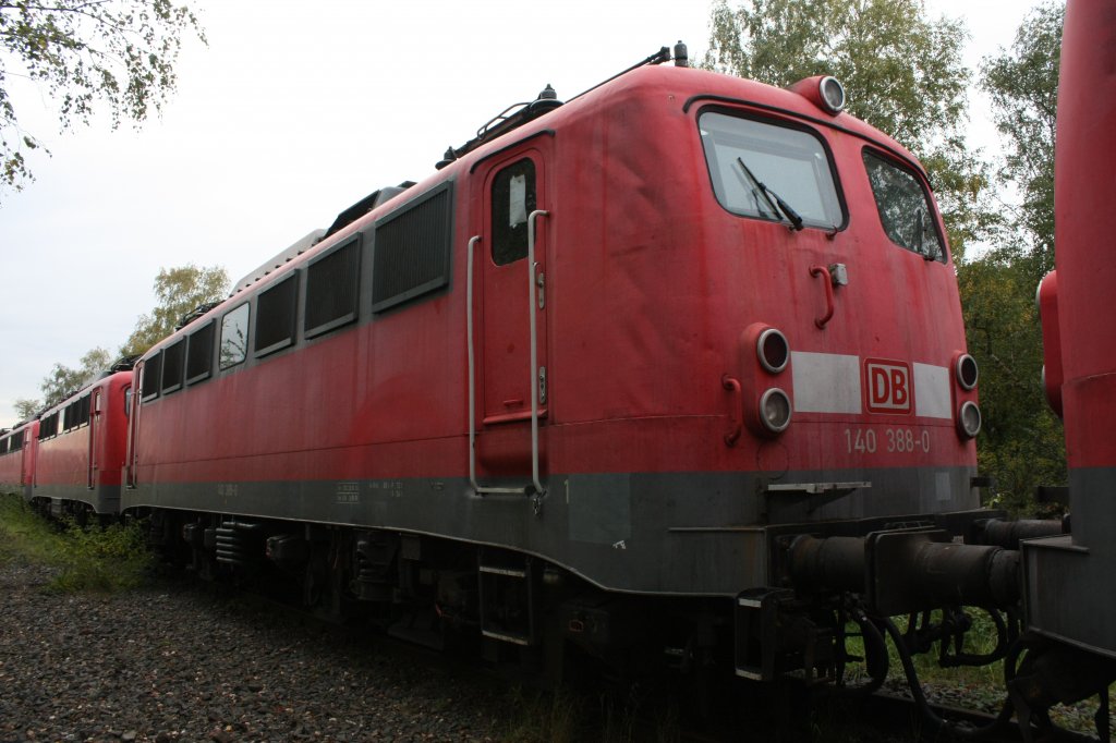 Die 140 388-0 am 22.10.2010 vor dem Bendergel�nde.