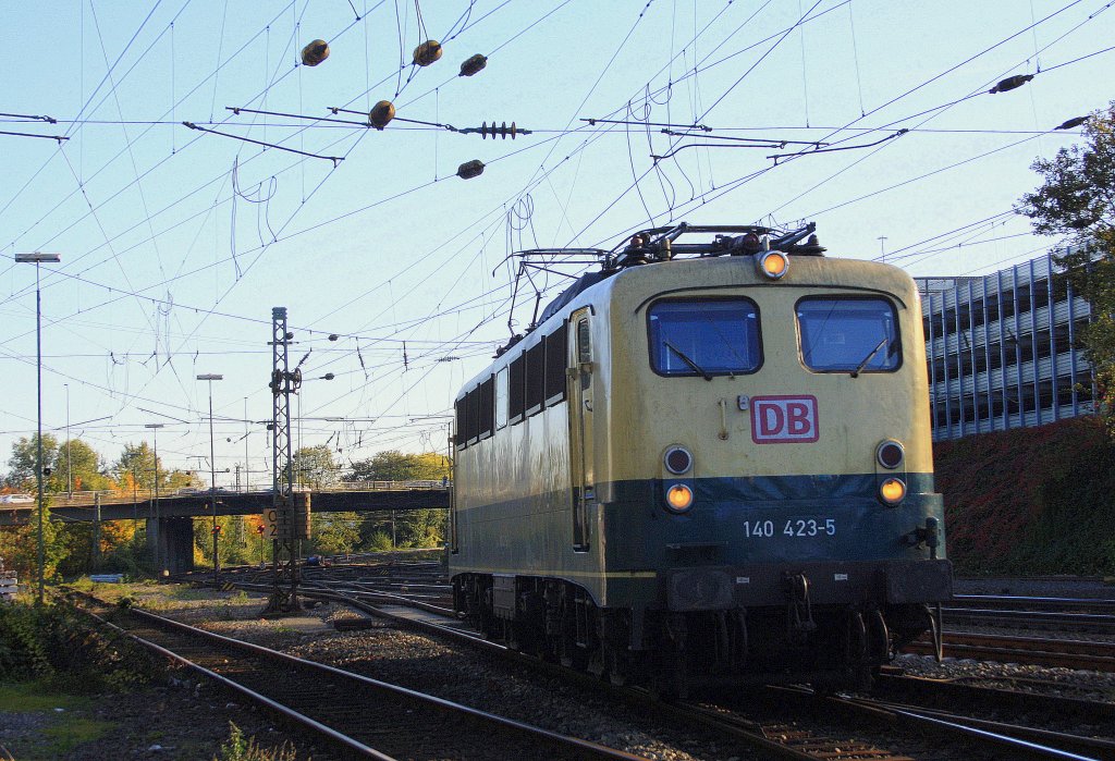 Die 140 423-5 DB rangiert in Aachen-West bei schnem Herbstwetter.
22.10.2011