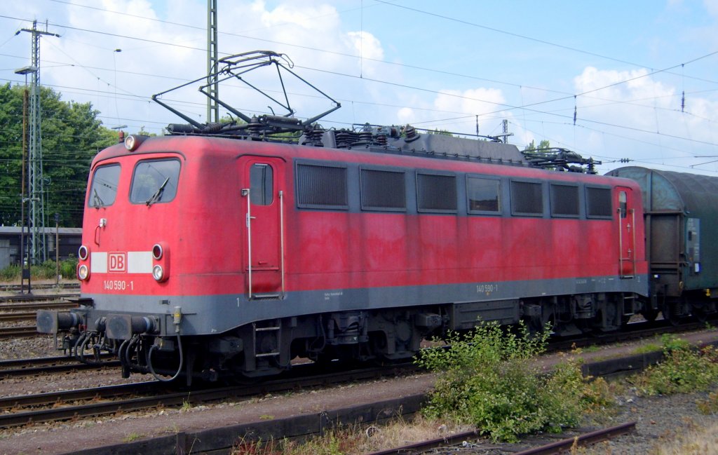 Die 140 590-1 wartete am 04.06.2009 in Aachen West auf abfahrt richtung Kln.