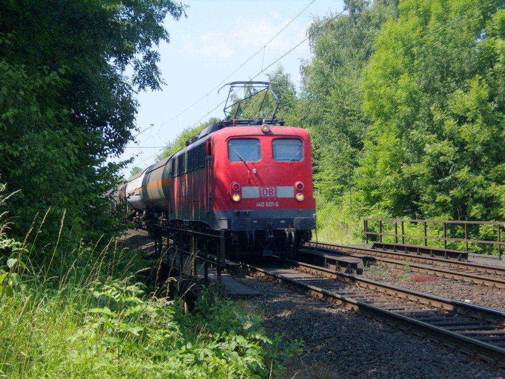 Die 140 601-6 kam am 07.07.2009 mit einem Gemischtem GZ am Nirmer Tunnel vorbei.
