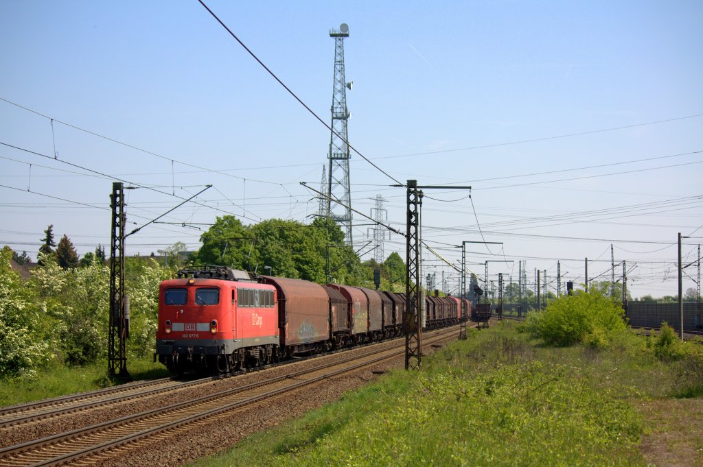 Die 140 677-6 fuhr am 07.05.2011 durch Ahlten.