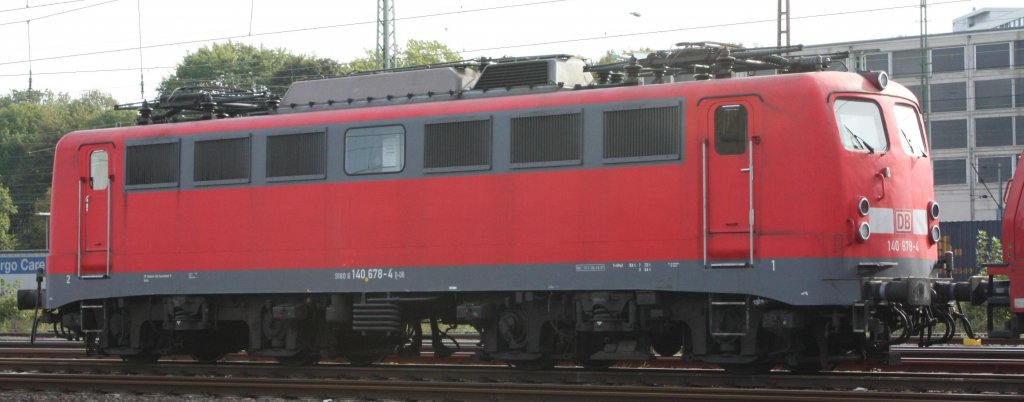 Die 140 678-4 stand am 01.10.2010 in Aachen West.