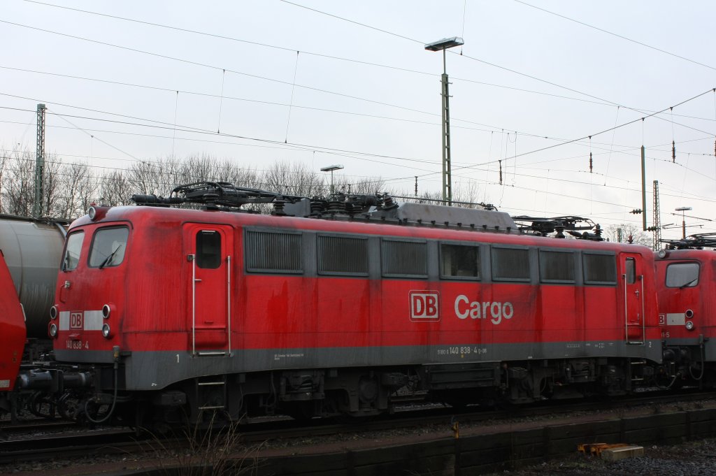 Die 140 838-4 stand am 25.01.2011 in Aachen West.