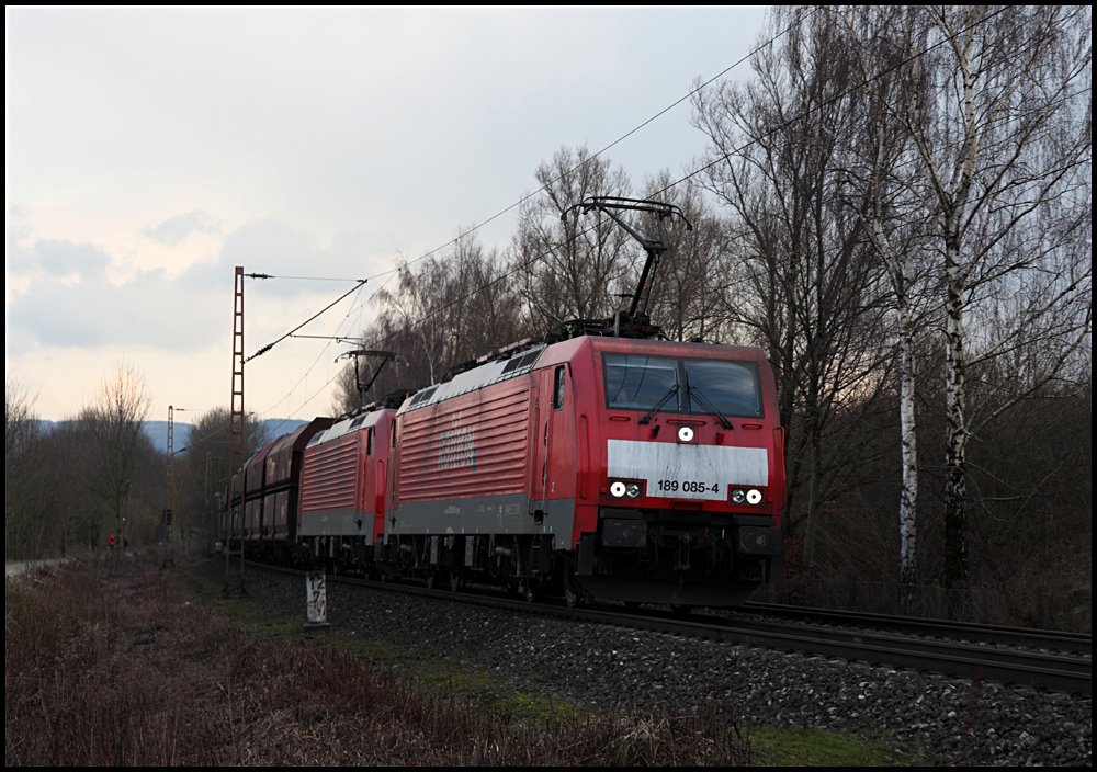 Die 140er haben scheinbar die Traktion des Kohlezuges Grokotzenburg - Rotterdam, verloren und werden nun scheinbar von den  Ltzchen  189er auf dem gesamten Laufweg bespannt. 189 085 (9180 6189 085-4 D-DB) und 189 049 (9180 6189 049-0 D-DB) haben am 02.03.2010 die Aufgabe bei Hohenlimburg den Zug in Richtung Holland zubringen.