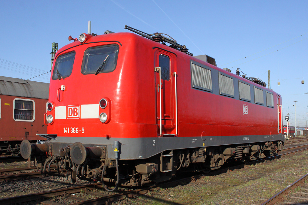 Die 141 366-5 im DB Museum Koblenz-Ltzel am 05,04,10