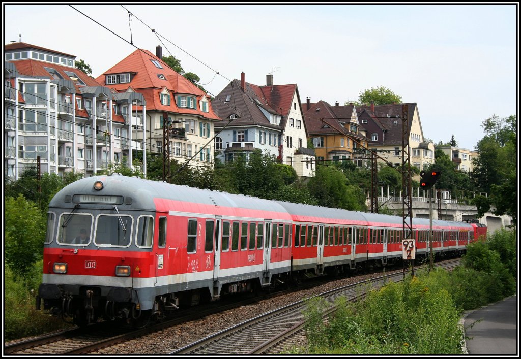 Die von 143 804 geschobene Regionalbahn biegt in K�rze in den Ulmer Hauptbahnhof ein, 04.08.10