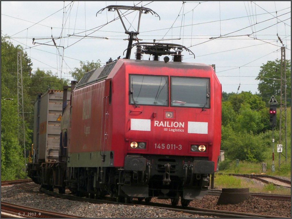 Die 145 011-3 mit Gterfracht am Haken ist unterwegs auf der KBS 480.
Location: Eschweiler Kr.Aachen 5.Juni 2012.