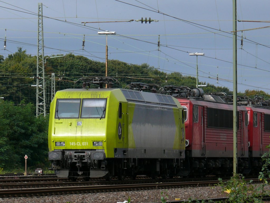 Die 145-CL 031 (91 80 6145 931-2 D-ATLD) von Alpha Trains in Diensten von DB Schenker stand am 02/10/2010 in Aachen-West geparkt. Sie stand zwar nicht ganz gnstig, aber vom Durchgang an der Strassenbiegung war sie noch einigermassen gut zu fotografieren.