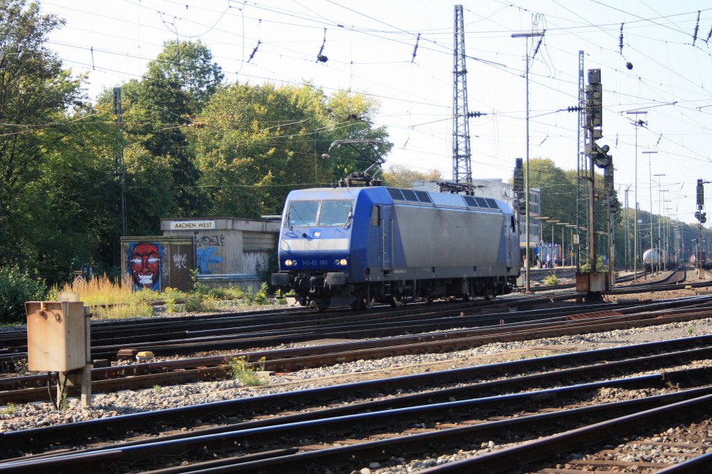 Die 145 CL-203 von Crossrail rangiert in Aachen-West bei Sonne.
24.9.2011.