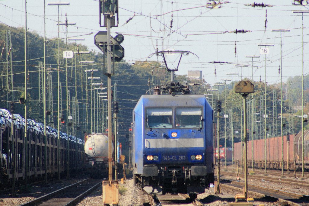 Die 145 CL-203 von Crossrail steht in Aachen-West bei Sommerwetter.
1.10.2011.