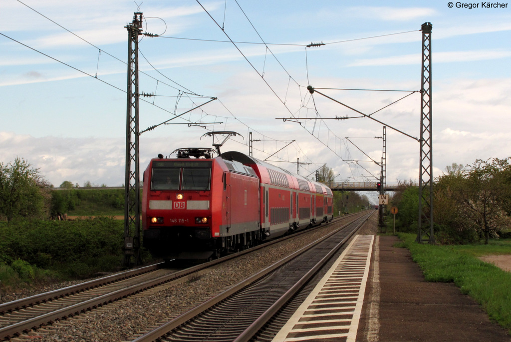 Die 146 115-1 fhrt mit dem RE 26511 Offenburg-Basel Bad Bf. in Ringsheim ein. Aufgenommen am 21.04.2012.