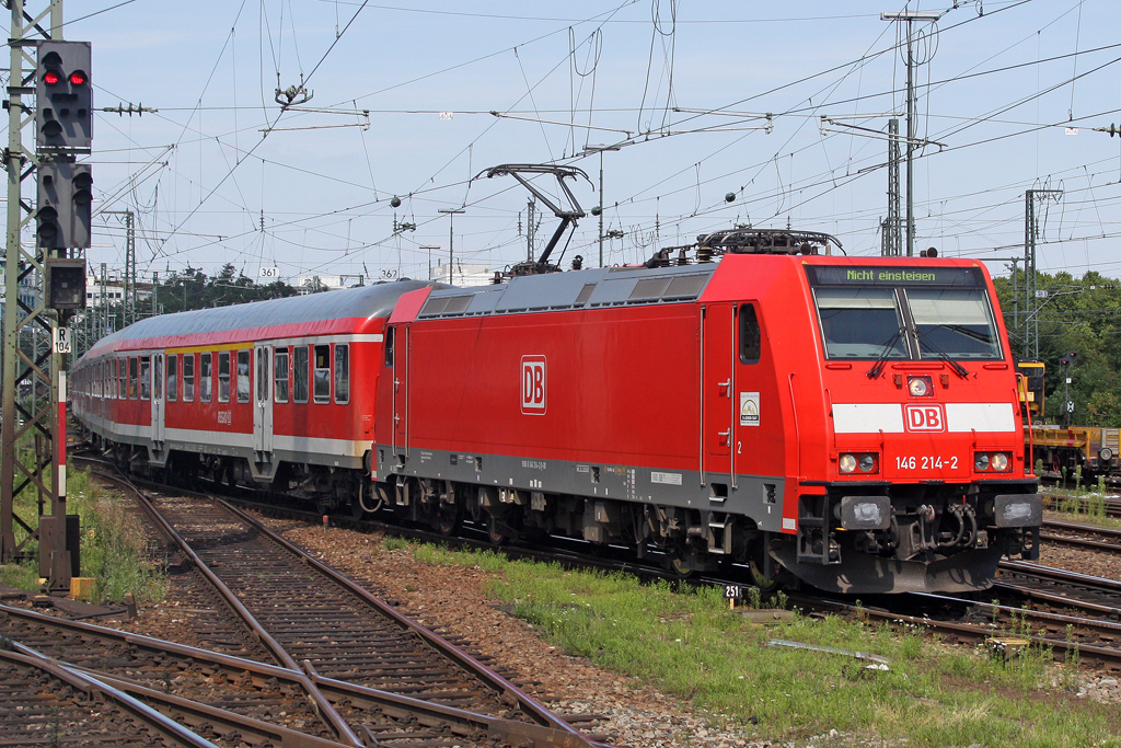 Die 146 214-2 in Stuttgart Hbf am 07,08,10 