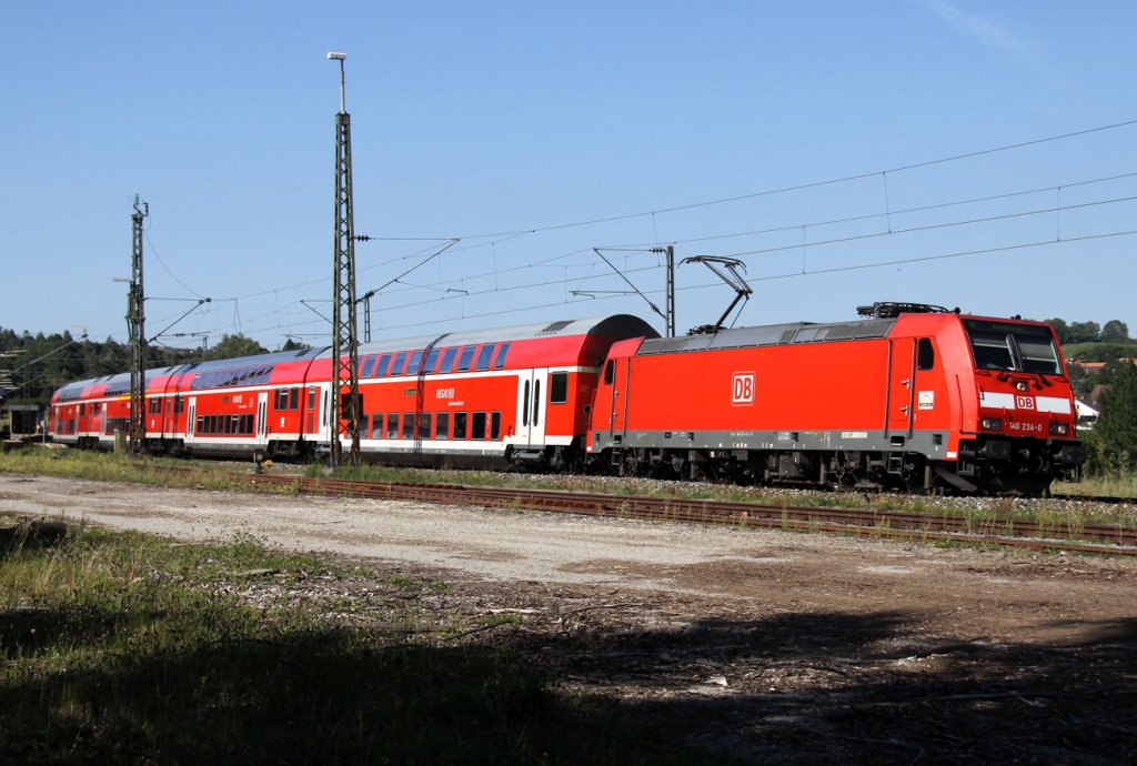 Die 146 234-0 zieht einen RE von Stuttgart nach Singen durch Welschingen Neuhausen am 07.09.2012