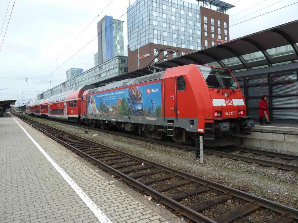 Die 146 235-7 macht am 22.02.12 in Freiburg (Brsg) Hbf kopf, um in K�ze wieder nach Basel zu fahren.