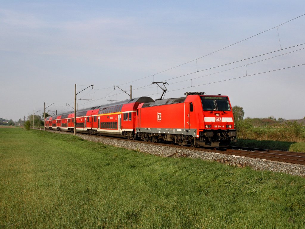 Die 146 244 mit einem RE nach Sonneberg am 24.04.2011 unterwegs bei Bubenreuth. 
