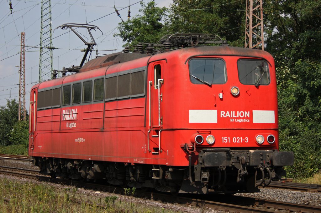 Die 151 021 am 31.8.11 als Lz in Ratingen-Lintorf.