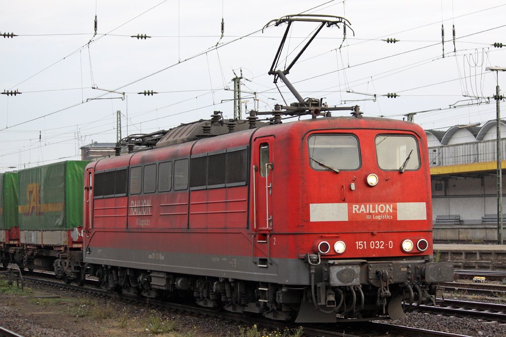 Die 151 032-0 in Koblenz Hbf , am 21,11,09