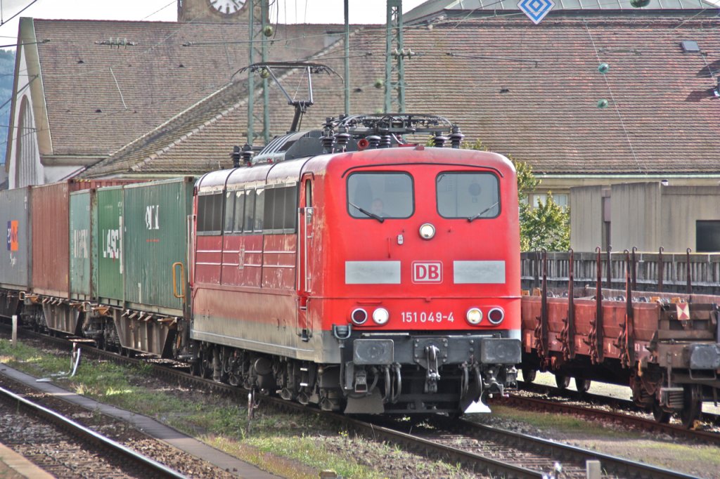 Die 151 049-4 am 1 Okt. 10 in Basel Bad. BF in Richtung  Norden 
