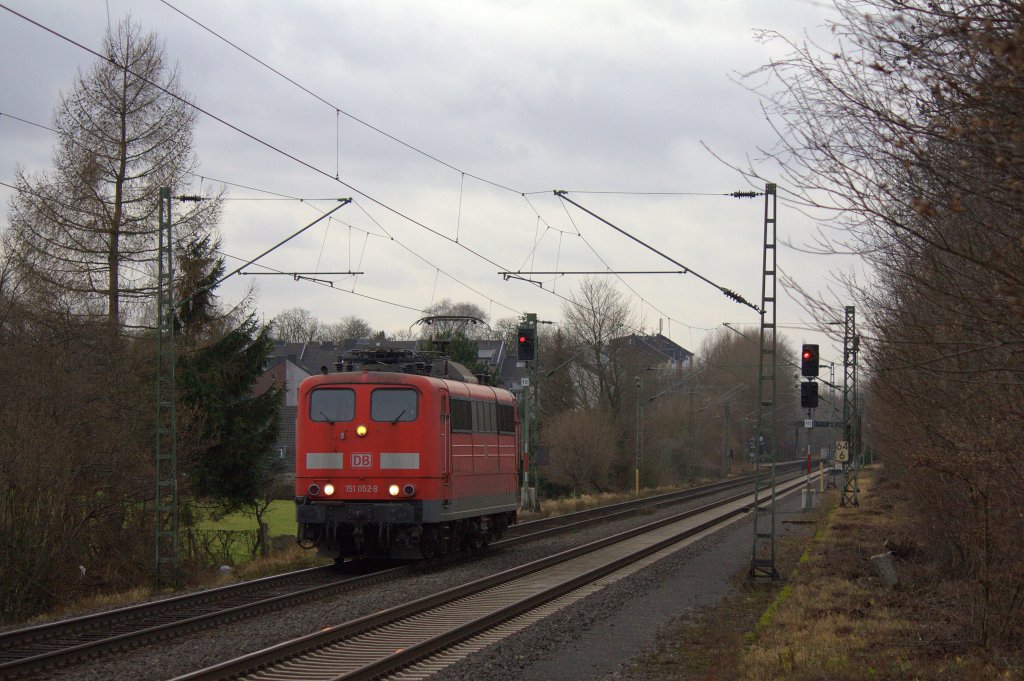 Die 151 052-8 fuhr am 04.01.2012 Solo durch Eilendorf richtung Kln.