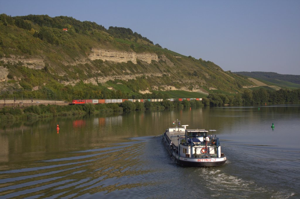 Die 151 064 fuhr am 23.08.2011 durch Retzbach.