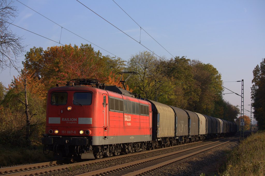 Die 151 067-6 am 01.11.2011 in Bornheim.