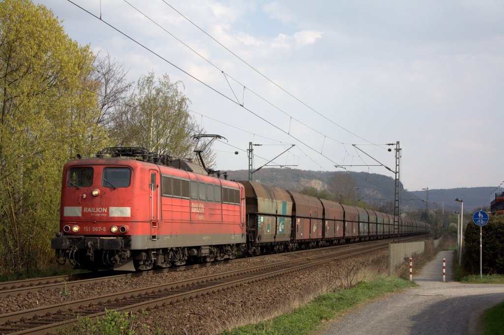 Die 151 067-6 am 03.04.2012 in Bonn Limperich.