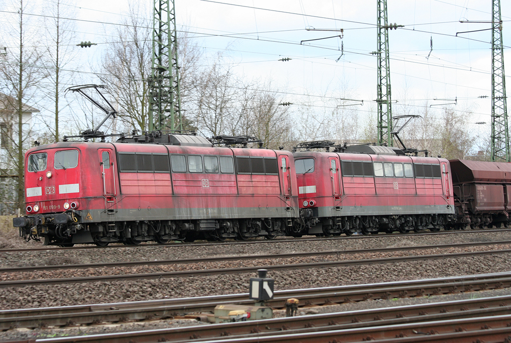 Die 151 099-9 zieht in DT einen Gz durch Koblenz Ltzel am 03.04.2010