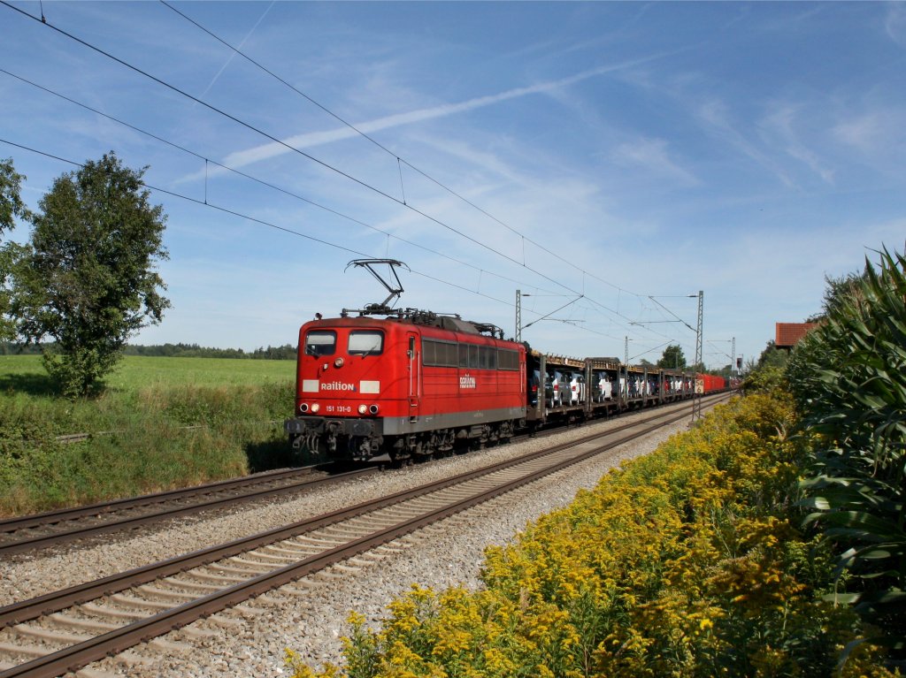 Die 151 131 am 14.08.2011 mit einem Gterzug unterwegs bei Hilperting. 