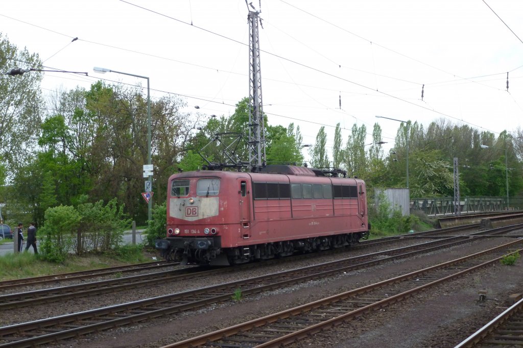 Die 151 134-4 fuhr am 30.04.2012 Solo durch den Osnabr�cker Hbf.
