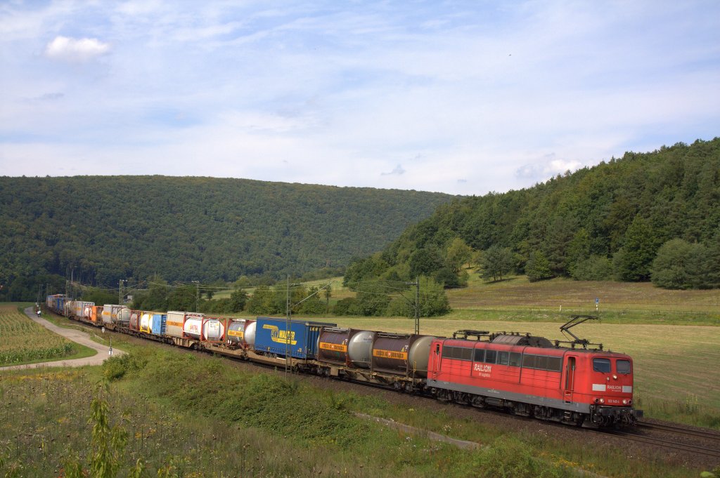 Die 151 148-4 fuhr am 18.08.2011 durch Wernfeld.