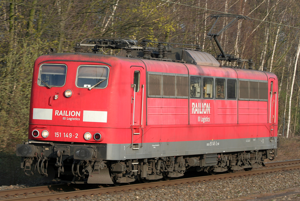 Die 151 149-2 durchfhrt Dinslaken Lz am 29.03.2011