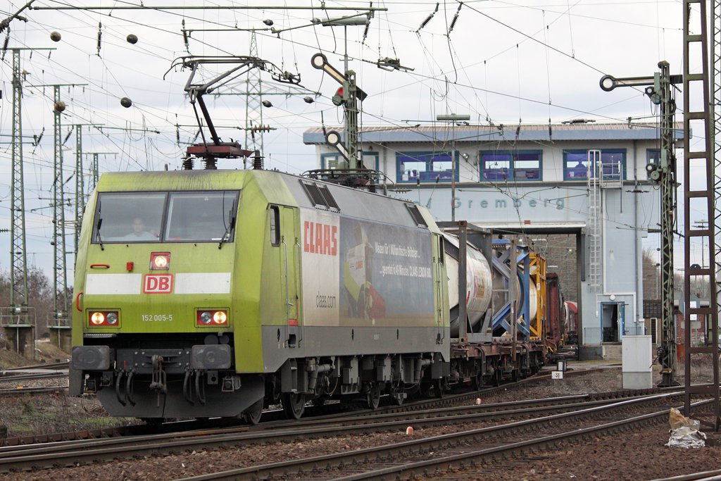 Die 152 005-5 bei der Ausfahrt aus Gbf Gremberg am 20,03,10