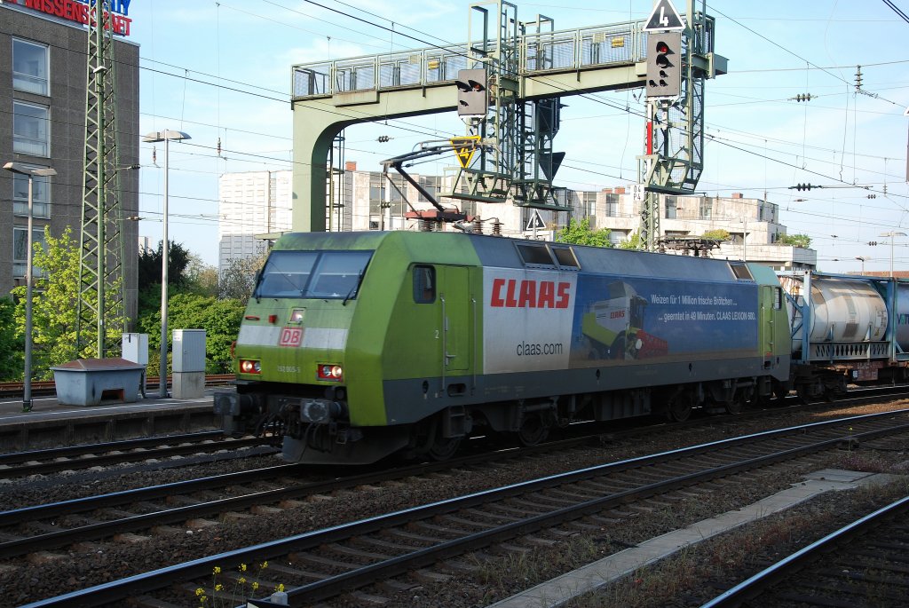 Die 152 005 donnert durch Aachener Hbf am 05/05/10.