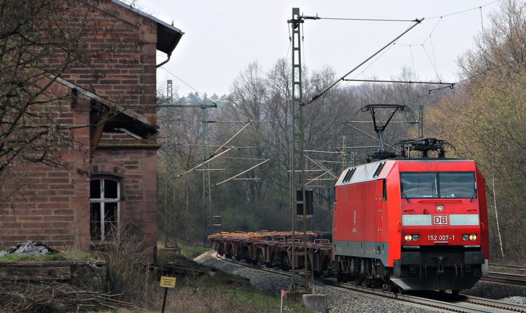 Die 152 007 in Vollmerz am 4.4.2012.