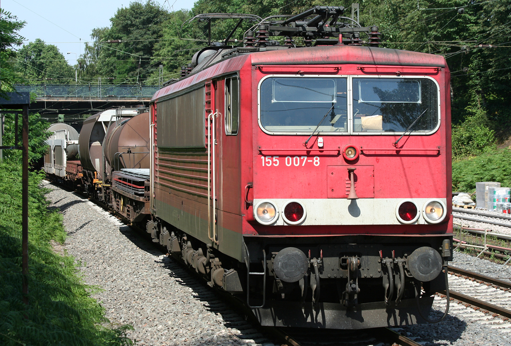 Die 155 007-8 zieht einen Gz durch Duisburg Neudorf am 08.07.2010