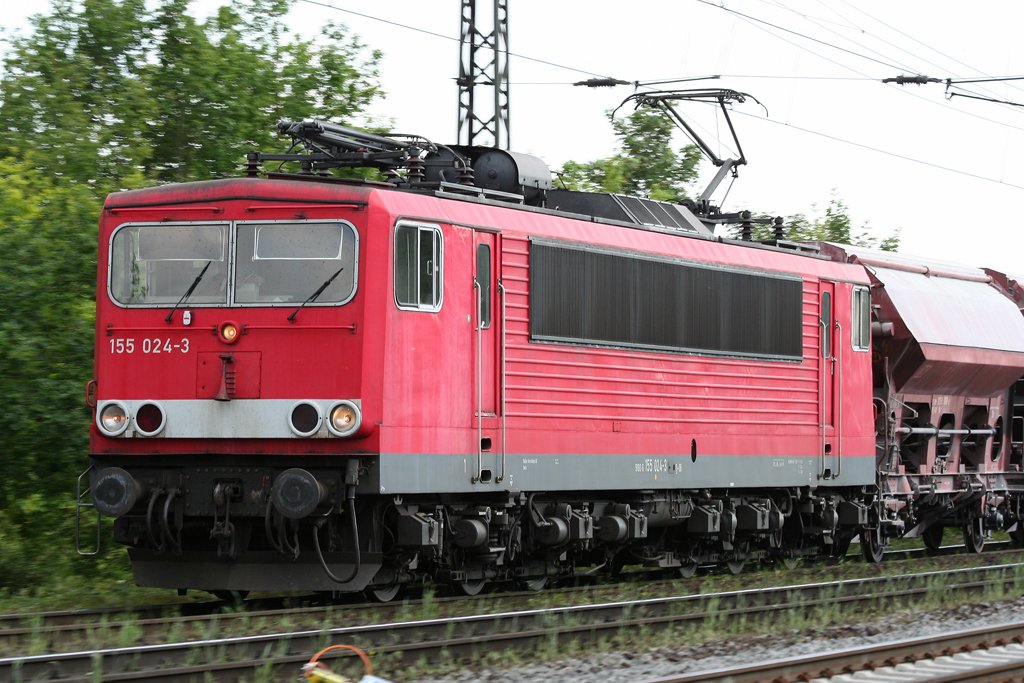 Die 155 024-3 zieht einen Gz durch Duisburg Neudorf am 28.05.2010