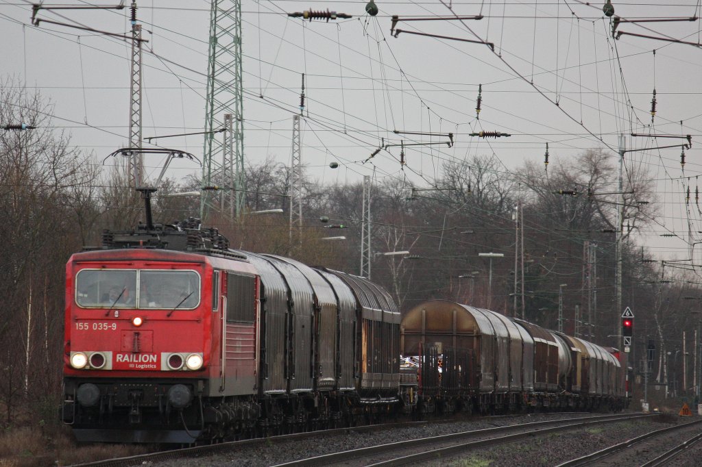 Die 155 035 zog am 6.1.11 einen Stahlzug durch Ratingen-Lintorf.