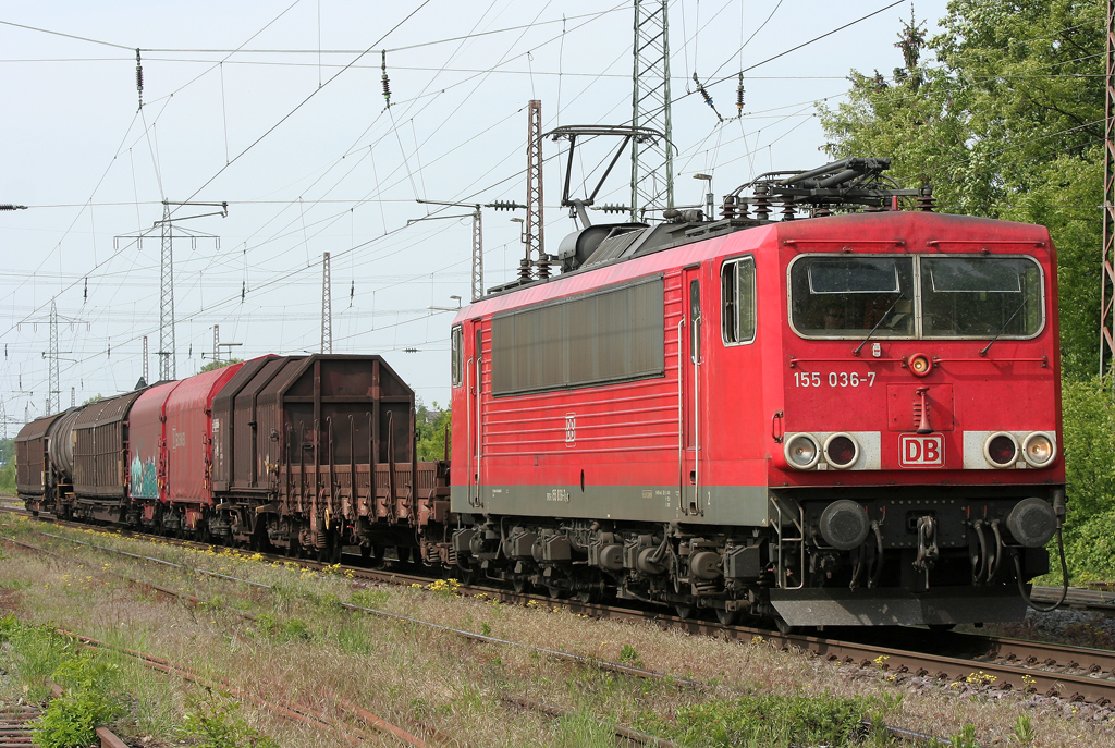 Die 155 036-7 unter Volllast durch Ratingen Lintorf am 05.05.2011