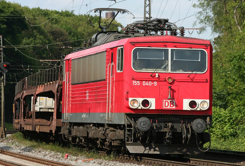 Die 155 040-9 zieht einen Gz durch Duisburg Neudorf am 28.05.2010