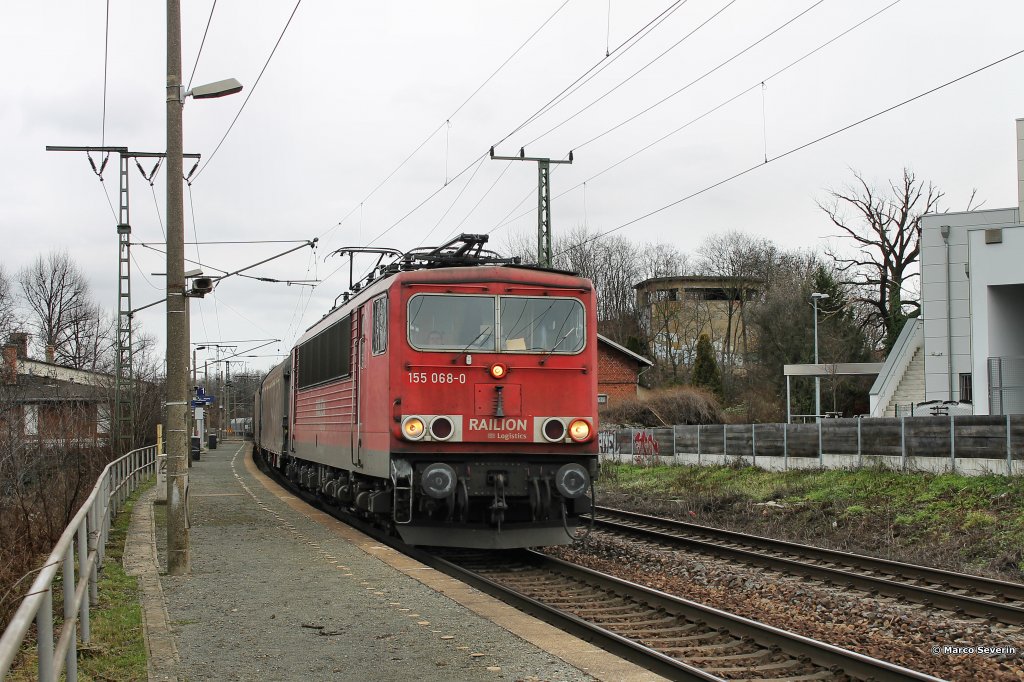 Die 155 068 fuhr mit einem Gterzug durch Dresden-Cotta. 01.02.2013