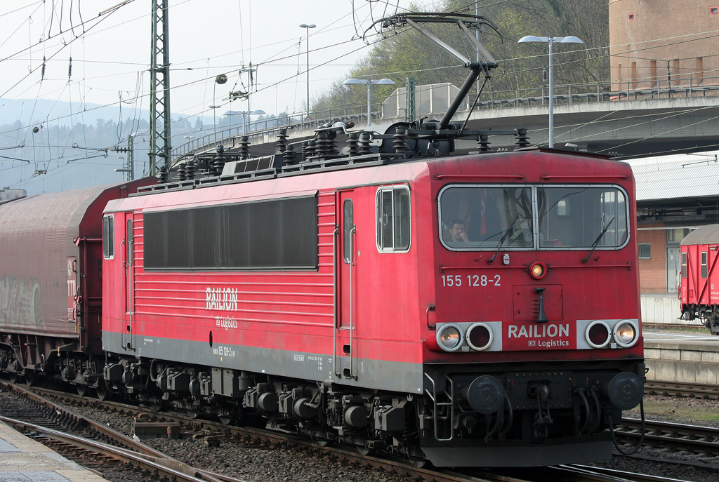 Die 155 128-2 zieht einen Gz durch Koblenz HBF am 26.03.2011
