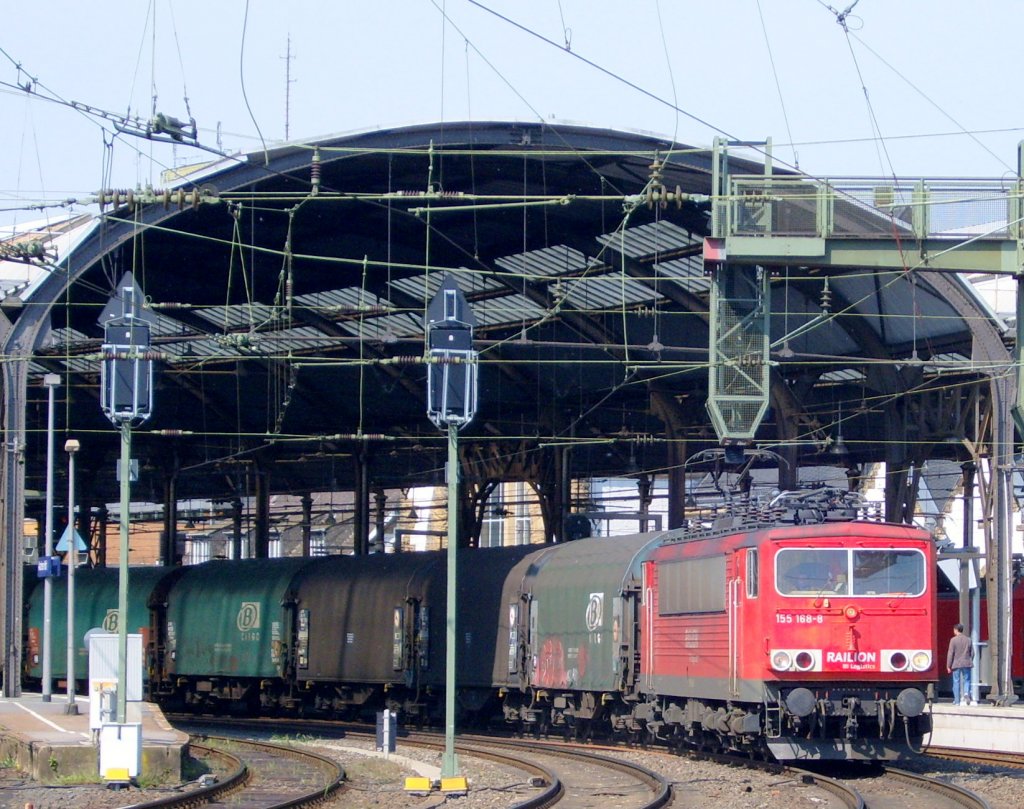 Die 155 168-8 fuhr am 03.04.2009 durch Aachen Hbf, richtung Kln.