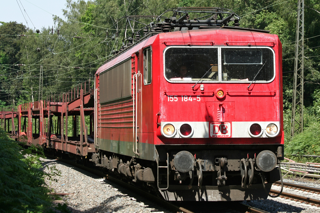 Die 155 184-5 zieht einen Gz durch Duisburg Neudorf am 08.07.2010