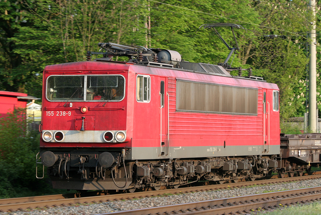 Die 155 238-9 durchfhrt Ratingen Lintorf mit Brammen am 20.04.2011