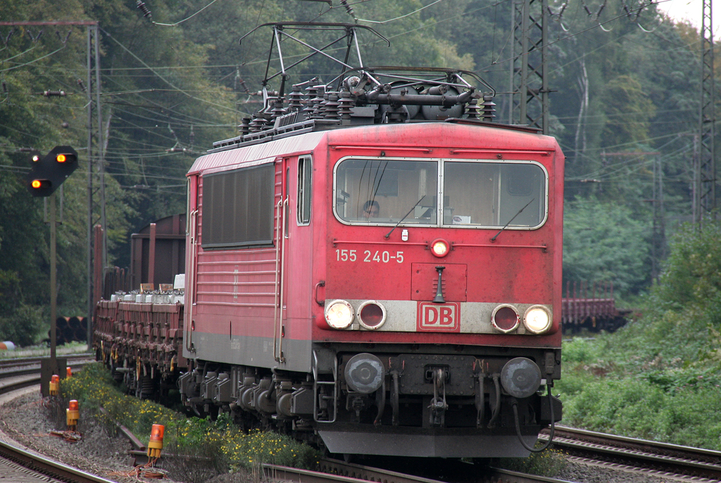 Die 155 240-5 zieht einen gemischten Gz durch Duisburg Neudorf am 23.09.2011