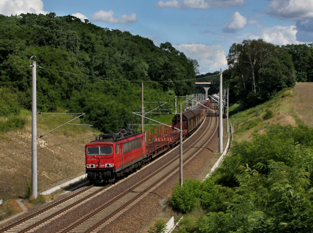 Die 155 248 mit einem Gterzug am 22.07.2012 unterwegs bei Rosengarten.
