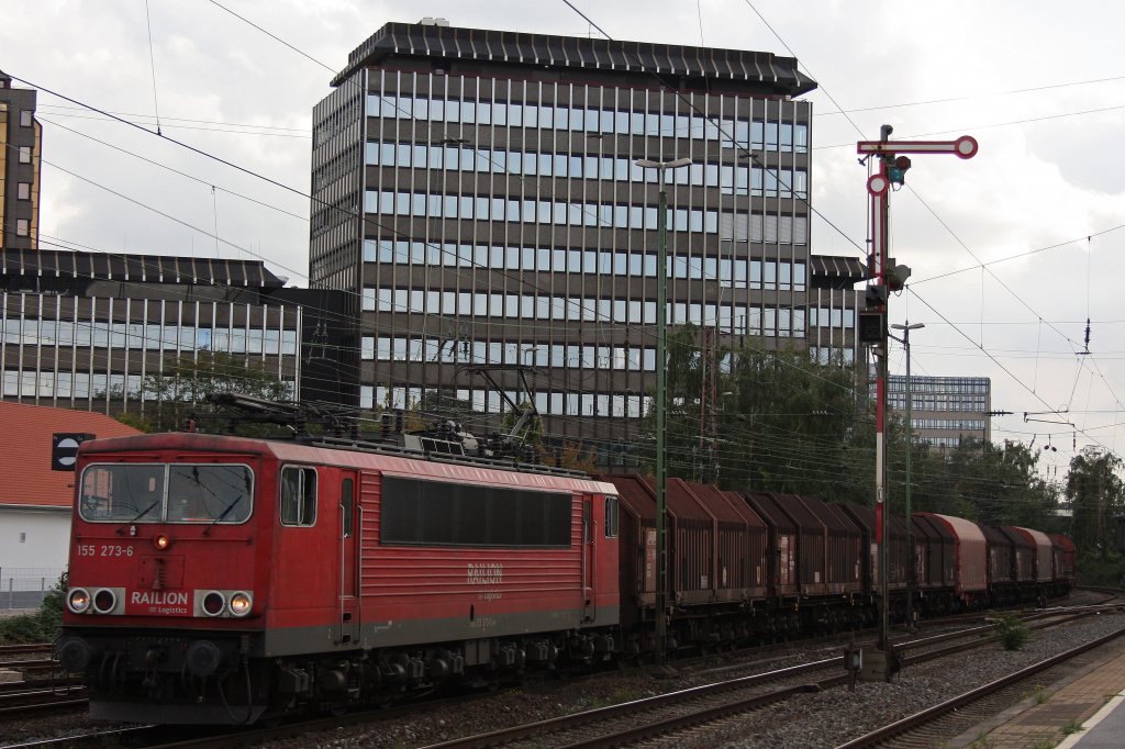 Die 155 273 am 22.9.11 bei der Durchfahrt mit einem G�terzug durch D�sseldorf-Rath